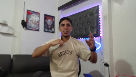 Snapshot of monkey_uchiha77 chatting on 01.17.25 simon dice online show from 01.17.25