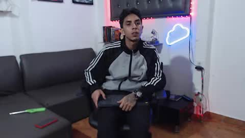 Snapshot of monkey_uchiha77 chatting on 02.13.25 simon dice online show from 02.13.25