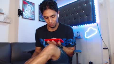 Snapshot of monkey_uchiha77 chatting on 02.24.25 simon dice online show from 02.24.25