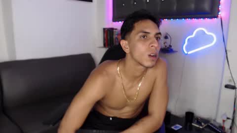 Snapshot of monkey_uchiha77 chatting on 03.06.25 simon dice online show from 03.06.25