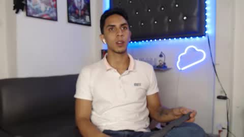 Snapshot of monkey_uchiha77 chatting on 03.10.25 simon dice online show from 03.10.25