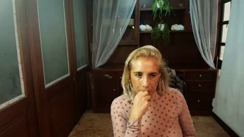Snapshot of monserratgray chatting on 07.24.26 MONSERRAT online show from 07.24.26