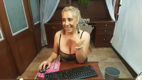 Snapshot of monserratgray chatting on 07.28.26 MONSERRAT online show from 07.28.26