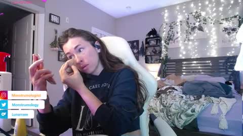 Lydia Mooney online show from 01.04.25