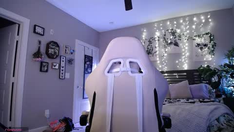 Lydia Mooney online show from 01.07.25