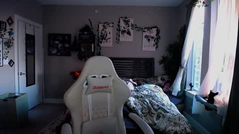 Lydia Mooney online show from 02.20.25