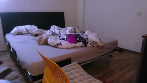 Snapshot of montserrat123 chatting on 10.16.25 Monse online show from 10.16.25