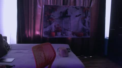 Snapshot of montserrat123 chatting on 10.31.25 Monse online show from 10.31.25