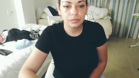Snapshot of montserrat123 chatting on 04.30.26 Monse online show from 04.30.26