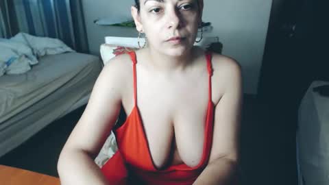 Snapshot of montserrat123 chatting on 05.17.26 Monse online show from 05.17.26