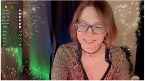 Snapshot of moon__girl chatting on 12.21.24 Roxy online show from 12.21.24