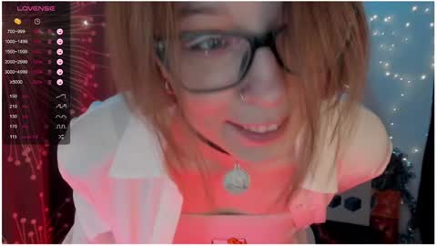 Snapshot of moon__girl chatting on 12.27.24 Roxy online show from 12.27.24