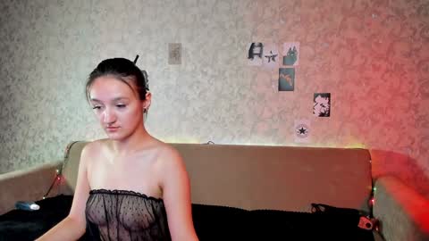 Snapshot of moon_ari chatting on 12.29.24 Ari online show from 12.29.24
