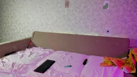 Snapshot of moon_ari chatting on 01.05.25 Ari online show from 01.05.25