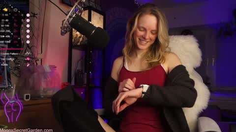 Snapshot of moon_nymph chatting on 12.13.24 Moon Nymph online show from 12.13.24