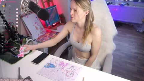 Snapshot of moon_nymph chatting on 03.08.25 Moon Nymph online show from 03.08.25