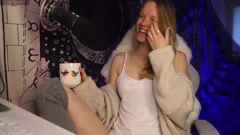 Snapshot of moon_nymph chatting on 11.15.25 Moon Nymph online show from 11.15.25