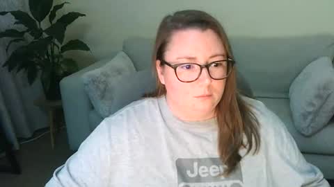 Snapshot of moon_petal chatting on 10.21.25 Moon Petal online show from 10.21.25