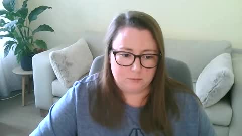 Snapshot of moon_petal chatting on 10.31.25 Moon Petal online show from 10.31.25