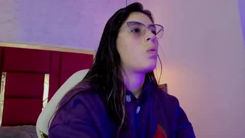 Snapshot of moon_winy chatting on 04.26.26 Winy online show from 04.26.26