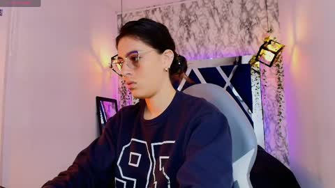 Snapshot of moon_winy chatting on 05.10.26 Winy online show from 05.10.26