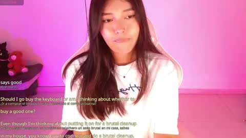 Snapshot of moonbella_bell chatting on 05.12.26 bell online show from 05.12.26