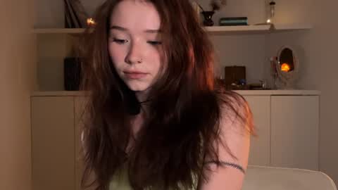 Snapshot of moonfaced_ chatting on 07.04.26 Ann online show from 07.04.26