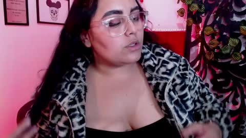 Snapshot of moonsunflower chatting on 02.19.25 luna online show from 02.19.25