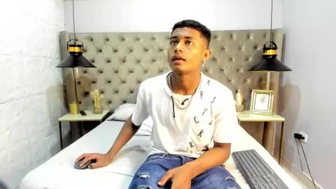 Mmorenito online show from 10.30.25