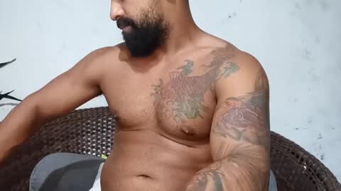 Snapshot of moreno_lutador chatting on 02.14.25 John john online show from 02.14.25