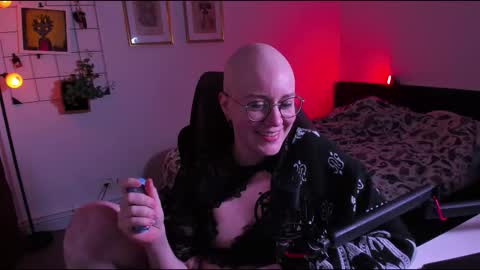 Snapshot of mossprince chatting on 11.08.25 Cernos online show from 11.08.25