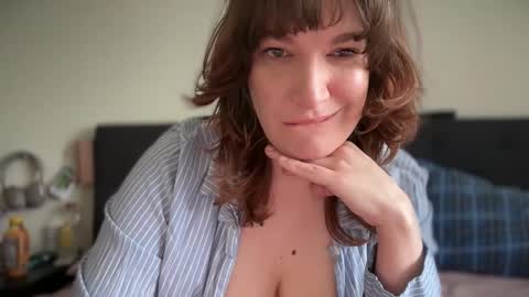 Snapshot of mossy_mommy chatting on 05.12.26 Mossy Mommy online show from 05.12.26