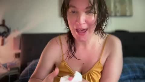 Mossy Mommy online show from 07.10.26