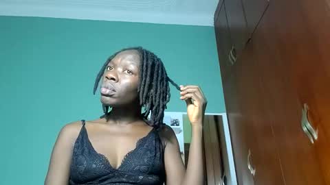 Snapshot of mouthymiss chatting on 03.04.25 Mouthymiss online show from 03.04.25