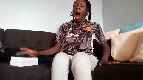 Snapshot of mouthymiss chatting on 03.12.25 Mouthymiss online show from 03.12.25