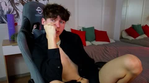 Snapshot of mr_lucky_guy chatting on 02.13.25 Kris online show from 02.13.25