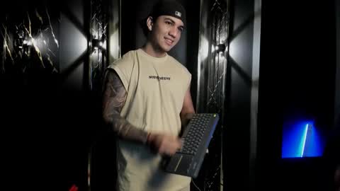 Snapshot of mr_maximo chatting on 10.18.25 mr_maximo online show from 10.18.25
