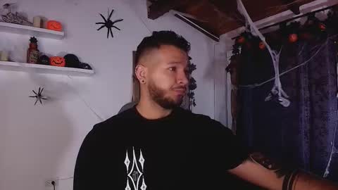 MIKEE online show from 10.25.25