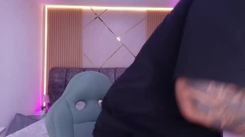 MIKEE online show from 04.14.26