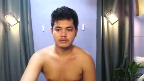 mr_olivercummerx online show from 10.21.25