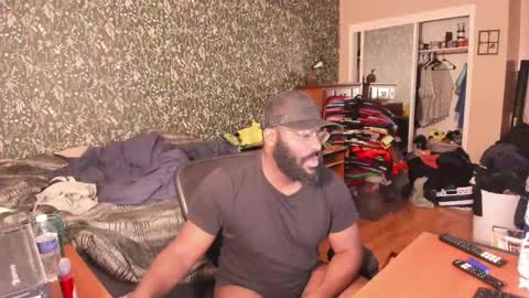 Snapshot of mrchuckdailyxxx chatting on 05.08.26 Chuck Daily online show from 05.08.26