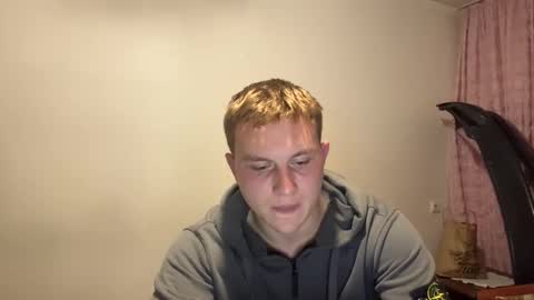 Snapshot of mrheat_ chatting on 10.07.25 Max online show from 10.07.25