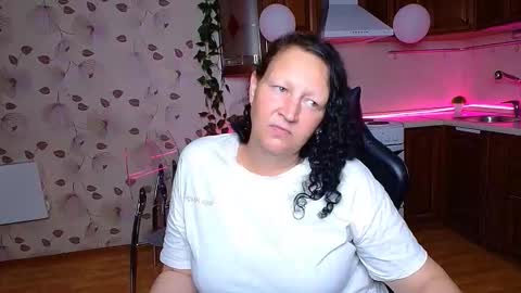 Snapshot of mrs___milf chatting on 09.19.25 mrs milf online show from 09.19.25
