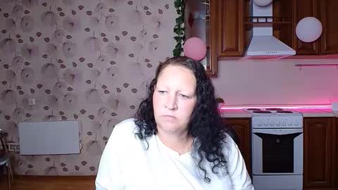 Snapshot of mrs___milf chatting on 09.21.25 mrs milf online show from 09.21.25
