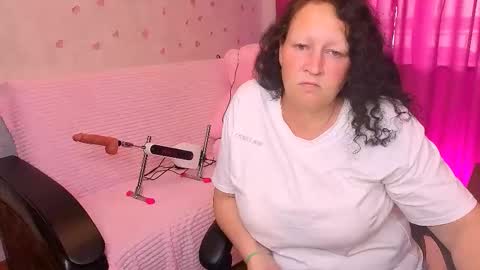 Snapshot of mrs___milf chatting on 09.22.25 mrs milf online show from 09.22.25