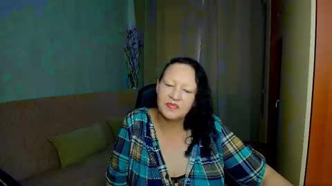 Snapshot of mrs___milf chatting on 10.16.25 mrs milf online show from 10.16.25