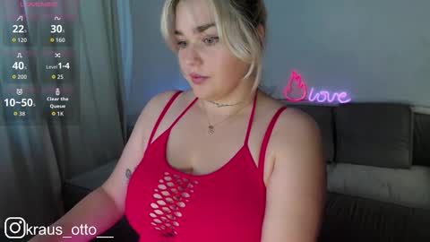 Snapshot of mrs_kitty69 chatting on 10.12.25 mrs kitty69 online show from 10.12.25