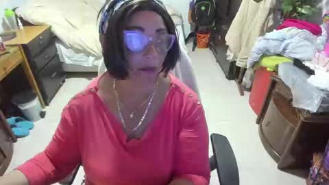 Snapshot of mrs_mommy chatting on 02.15.25 mrs_mommy online show from 02.15.25