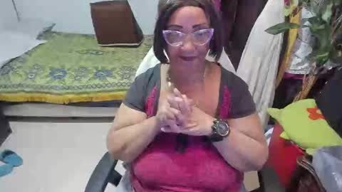 Snapshot of mrs_mommy chatting on 02.18.25 mrs_mommy online show from 02.18.25