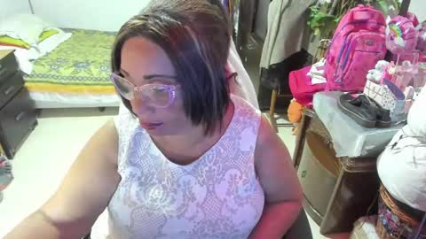 Snapshot of mrs_mommy chatting on 03.05.25 mrs_mommy online show from 03.05.25